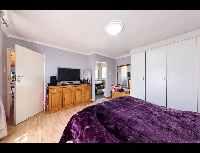 3 BEDROOM TOWNHOUSE FOR SALE IN BUCCLEUCH